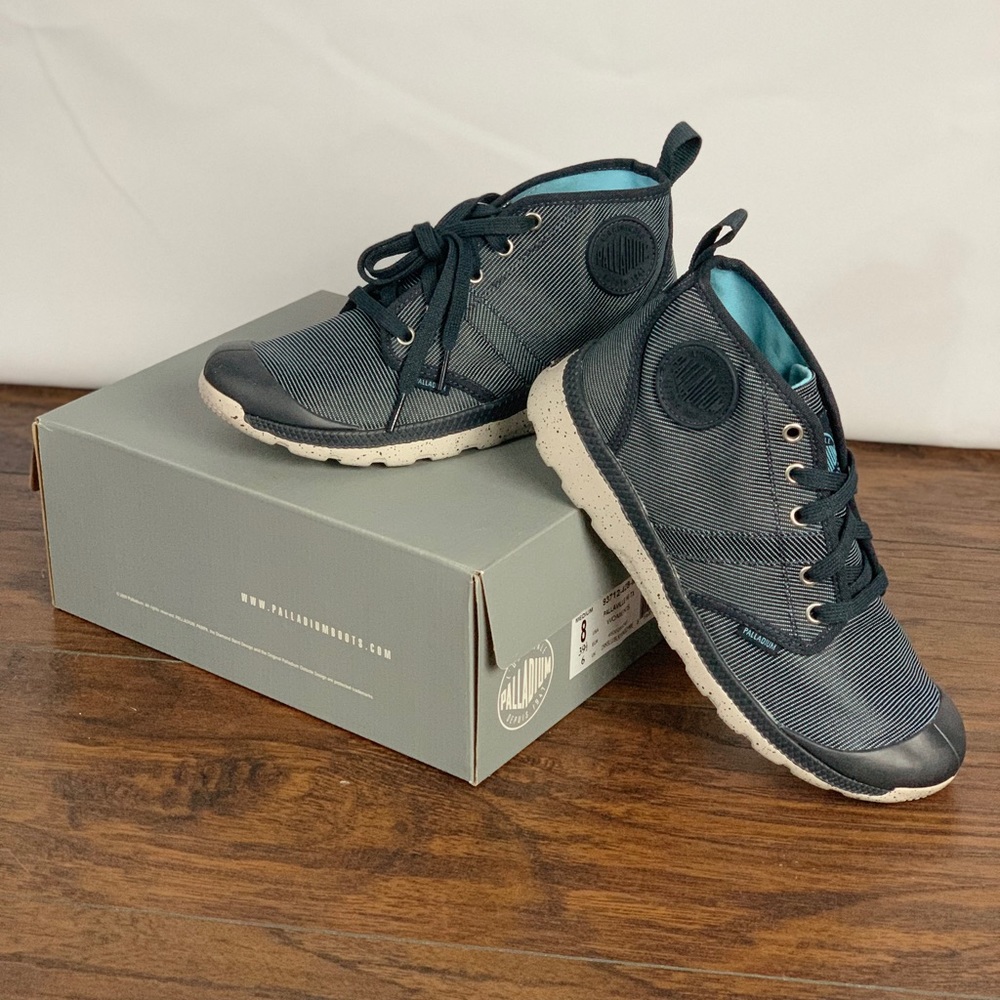 Palladium Women’s Pallaville Hi Size 8